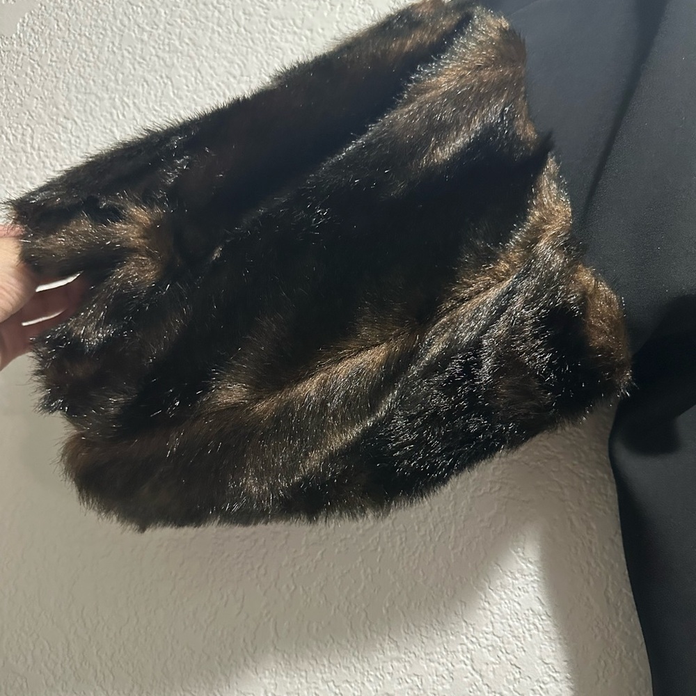 Vintage style Zara Black V-Neck Tunic with Faux-Fur Brown Balloon Sleeves - Picture 12 of 12